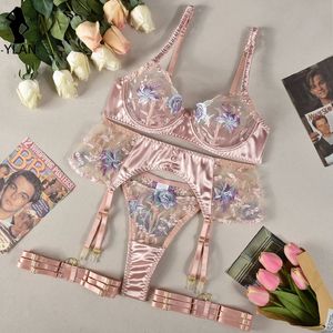 Set di biancheria intima ricamata a fiori per biancheria intima trasparente da donna biancheria intima colorata di lusso a un reggiseno a rivolta del reggiseno squisito fiore squisito 240425