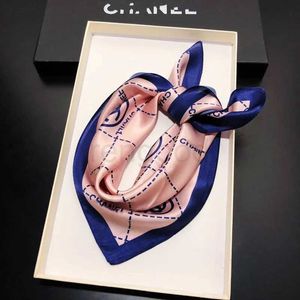 Designerinnen Frauen Seidenschal Mode Marke Wrap Head Schal Quadrat Seiden Twill Pashmina Schals Schal Falten -Geburtstagsgeschenk Einfach zu passen zu passenden weichen Touch -Größe 70*70cmdln8