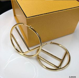 Orecchini di designer 20222222222 Luxury Classic Minimalist Study Gold Large Round Earrings per donne Gioielli di marca di alta qualità 2670290