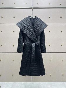 女性用ジャケット2024秋/冬の綿のワニのタトゥーフラワーラペルコート1022