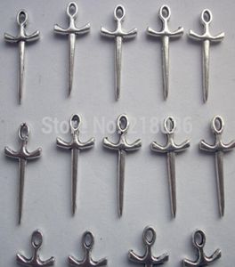 100pcs Vintage antikes Silberschwert -Zauber Anhänger DIY Juwelry Fit BRAKELETS COMPONENTS Ganze Mode 1020mm N22134248554