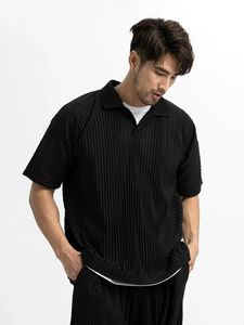 Miyake Plearted Men Polo рубашка с коротки