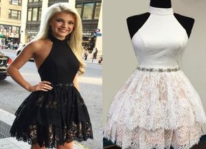 Hög halshalare spetsar hemkomstklänningar satin kristall pärlstav sash svart vit backless cocktail klänningar korta balklänningar8145569