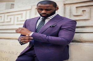 Novo design clássico Two Button Buttle Purple Groom Tuxedos Groomsmen Man Suit Wedding Men039s Blazer Suits JacketPantStie1645803