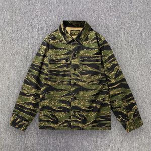 Spring Mens Tiger Stripe Camo Camo Camo Flage koszulka Moda Inżynier robót Koszulka z długim rękawem z podwójnymi kieszeniami 240423