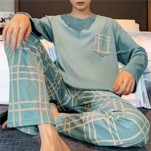 Erkekler için Pijama Setleri Sonbahar Kış Boyu Yuvarlak Boyun Üstleri ve Pantolon Baskı Pijama Nightgown Sweetwear Homewear 240428