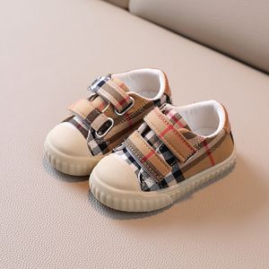 Весна и осень новая детская обувь для мальчиков -клетчатые ботинки для девочки мягкие поддержанные обувь для малышей