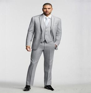 Ny trendig design Två knappar ljusgrå brudgummen tuxedos skårning lapel groomsmen man kostymer mens bröllop kostymer jacka pantsvest1331272