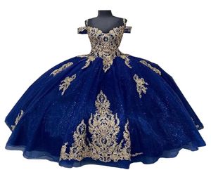 2022 Dark Navy Gold Applique Quinceanera klänningar Kall axel Kort ärm Bling Sequins Tulle Ball Gown Graduation Party Dress7526231