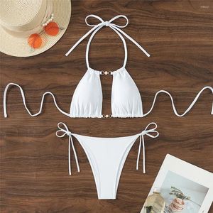 Kvinnors badkläder Bikini Set Sexig White Hollow Out Micro Women 2024 Mini Thong Baddräkter Pearl Decoration String Halter Bather