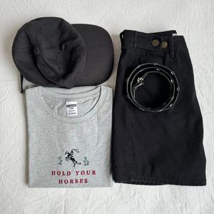 女性のTシャツはあなたの馬を保持しますカウガール刺繍入り灰色の女性半袖ルーズコットンカジュアルトップヴィンテージスタイル90Sグラフィックティー