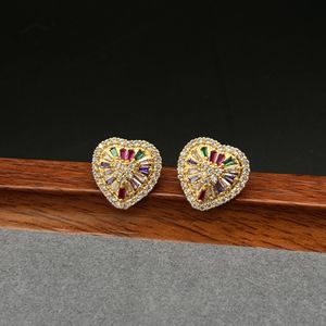Nuovi orecchini a forma di cuore a forma di cuore con borchie di diamanti eleganti stalloni per le orecchie da donna E6579