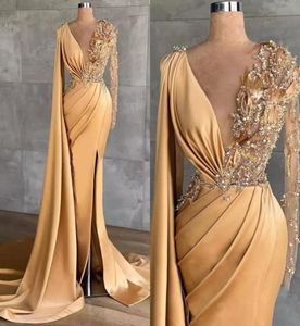 2022 Arabiska guld sjöjungfru sexiga aftonklänningar pärlor kristaller prom klänningar hög delad formell parti andra mottagnings klänningar7722711