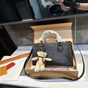 Louls Vutt 24SS axelväska handväska enkel tygväska shopping designer kvinnor crossbody väska kvinnors väska lädersmakeup