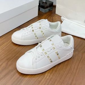 Designer skor lyxiga sneakers kalvskinn plattform sko män kvinnor vintage reflekterande sneaker mens vit läder marinen kvinnor lyx läder casual tränare