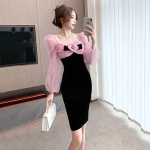 Abiti casual Autunno Mesh rosa patchwork Black Velvet Abito a matita Dolce Donne Sweet Collar Collar Square Floral Appliques BodyCon Slip Party