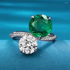 Anéis de cluster 2024 925 prata 10mm simulados emerald redondo diamante de diamante versátil e elegante anel pequeno