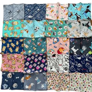 Dog Abbigliamento 10pcs/lotto speciale cucciolo di gatto cucciolo di gatto da pet matto per pet bandanas crafamio con regali YLV01