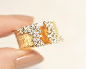 Pierścienie klastra Uilz luksusowy żeński biały cyrkon Kamienny pierścień Złoty kolor Big zaręczyny urok kryształowy ślub dla kobiet9883502