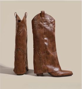 2023 Autunno Nuovo retrò puntato Western Boots Women's Brown Rivet Carenti Stivali versatili Stivali lunghi