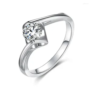 Küme Yüzük Sertifikalı Moissanite Kadınlar için Nişan 1CT Yuvarlak Brilliant Lab Diamonds Düğün Sterling Silver Fine Jewelry
