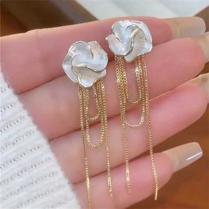 Dangle Chandelier Niche Design White Camellia Flower Stud Earrings For Women Girls Fashion Elegant Tassel Pendant Metal Earrings Jewelry Gifts