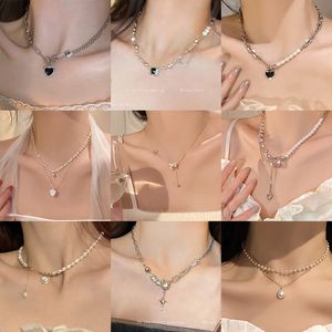 Colar de pérolas coreanas para mulheres com um pequeno design de nicho de alta qualidade senso de luz Luxo Clavicle Chain Jóias pendentes frescas e doces