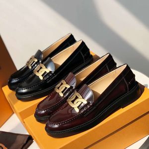 Lefu Women's 2024 Spring and Autumn New Genuine British Style Metal Chain Lacquer Casual Small Leather Lazy Shoes