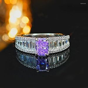 Ringos de cluster Shop Light Luxury e Niche Violet Crushed Cut 925 Silver Ring Set com um diamante de alto carbono minimalista retangular