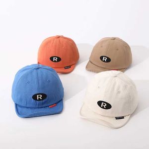 Cappelli cappelli primavera estate cappello da bambino solido bambino ragazzo da baseball berretto da baseball r lettera soft eaves regolabile cappello da sole per bambini