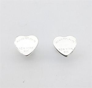 Ladies S925 Sterling Silver Classic Hearthaped Silverörhängen Studs Smycken Lovers Sweet Romantic Holiday Anniversary Gift 22018333153