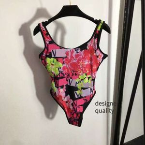 Designers Biquíni de maiô One peça Bikinis Designer de roupas de banho 33 Estilos Sexy Womens Womens Dois Pice Designers Florais Designers Dançando Unifom