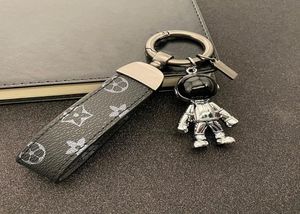 Designers keychain trend old flower highend keychains simple leather pendant personalized astronaut key chain ring9456424