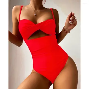 Menas de banho feminina Sexy Bodysuit Summer 2024 Meninas de banho One Piece Twisted Women Cut Out Monokini Push Up Beachwear Bathers