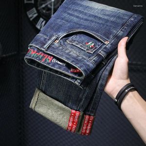 Mäns jeans 2024 High-End Light Luxury Fashion Embroidery Retro Elastic Straight Slim Mångsidig Casual Fitted Denim Pants