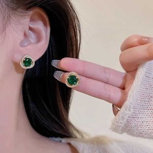 Dangle Avize Yeni Emerald Yuvarlak Küpeler Kadın Moda Kişilik Lüks çok yönlü kakma.