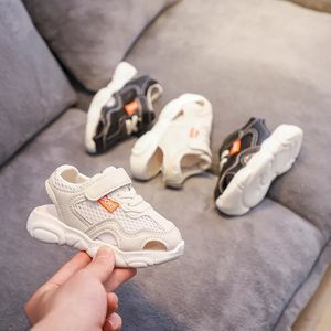 Storlek 21-30 för barn pojkar flickor utskärningar sneaker barn sport sandaler bekväma sommar baby strandskor g06092 240415