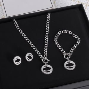 Womens Bracelet Necklace Set Designer Silver Earrings Diamond Bracelets Hoop Fashion Earings Chain Necklaces Luxury Ladies Party Gift