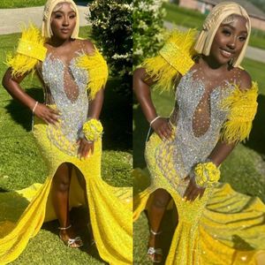 Sexy gelbe Meerjungfrau Prom Kleid für schwarzes Mädchen schiere Schlüssellochhals Paillon Feathers Abendkleider Split afrikanische lange Kleider für besondere Anlässe