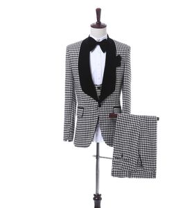 Czarna kraciasta ubrania Mężczyźni na ślub czarny szal Lapel Blazer Trime Fit Trzyczęściowe Tuxedos Pantsedos Pants Kamizelka WH2216030290