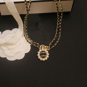16style Designer Letter Pendant Necklaces Gold Plated Leather Chain Pearl Sweater Necklace for Women Wedding Party High Quality Jewelry