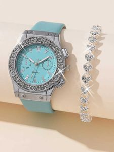 Wristwatches 2pcs أزياء فاخرة نساء مجموعة ملونة من الجلد بو السيدات سوار سبيكة الكوارتز معصم للسيدات هدية D240430