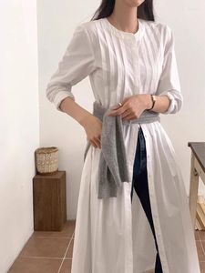 Sıradan Elbiseler Superaen 2024 Kore Şık Bahar Niş Tasarım Piled Beyaz Gömlek Elbisesi Kadınların Gevşek