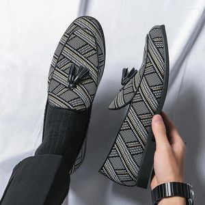 Sapatos casuais homens camurça mocassins de borla escorregar em designer punk moda moda mocassins mocassins britânicos plus size