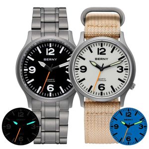 腕時計の腕時計男性用バーニーチタン軽量41GスポーツクォーツES屋外D240430用の明るい防水サファイアガラス手首