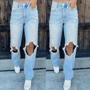 Женские джинсы светло -голубые разорванные 2024 Spring Women Sexy Hollow Out Dope Hole Straight Lady Lady Vintage Leake Completed Denim Pants