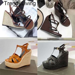 2024SS Дизайнеры Cassandra Sandals Женщины клины эспадрильи черная патентная кожа высотой 10,5 см регулируемые швадные туфли.