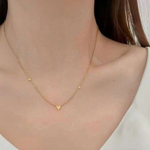 Титановая стальная сталь простые и модные маленькие любовные легкие роскошные ожерелье для популярных девушек Высококлассник изящный напротив полов персиковой ошейник Cha