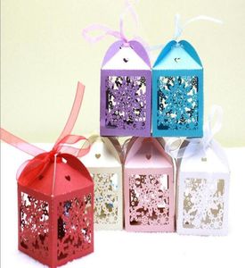 100st Laser Cut Hollow Snowflake Candy Box Chocolates Boxar med band för bröllopsfest Baby Shower Favor Gift4850190