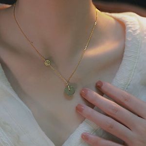 Ping an Joy Hottan Jade Pace Buckle Collana a pendente Women Fu Brand Collar Chain Versatile High Level Sense Piccola moda